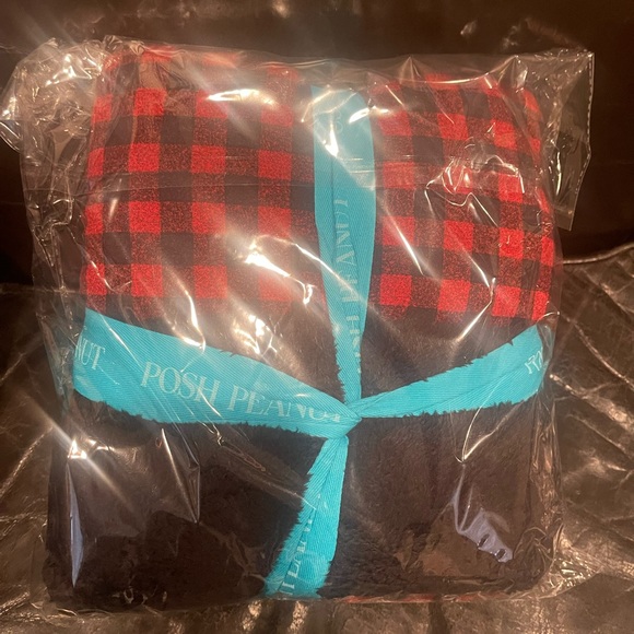 Limited Edition- Hard To Find- Grayson & Solid Black Plush Patoo Blanket. - Picture 4 of 6